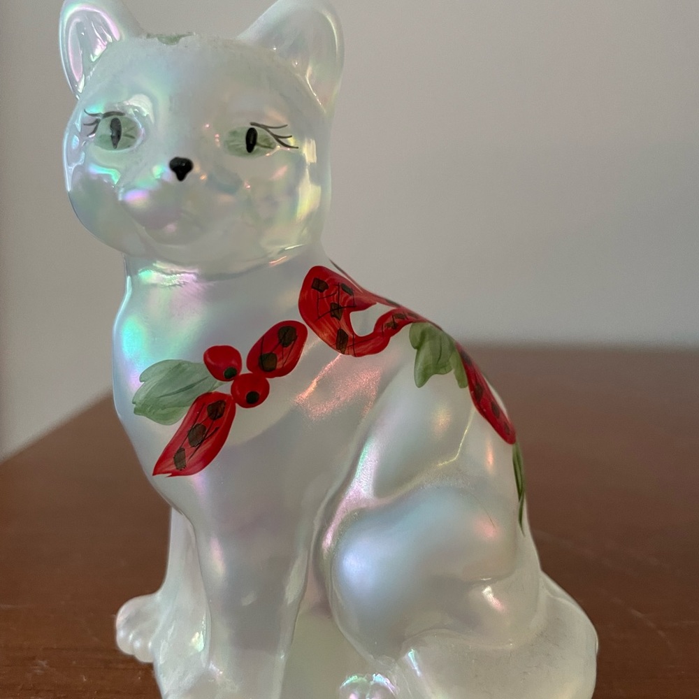 Fenton glass cat figurine